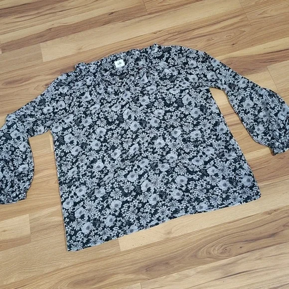 Cabi # 3765 Olive Floral Bianca Peasant Blouse Lined Ruffle Puff Sleeve Size XS - Picture 3 of 11